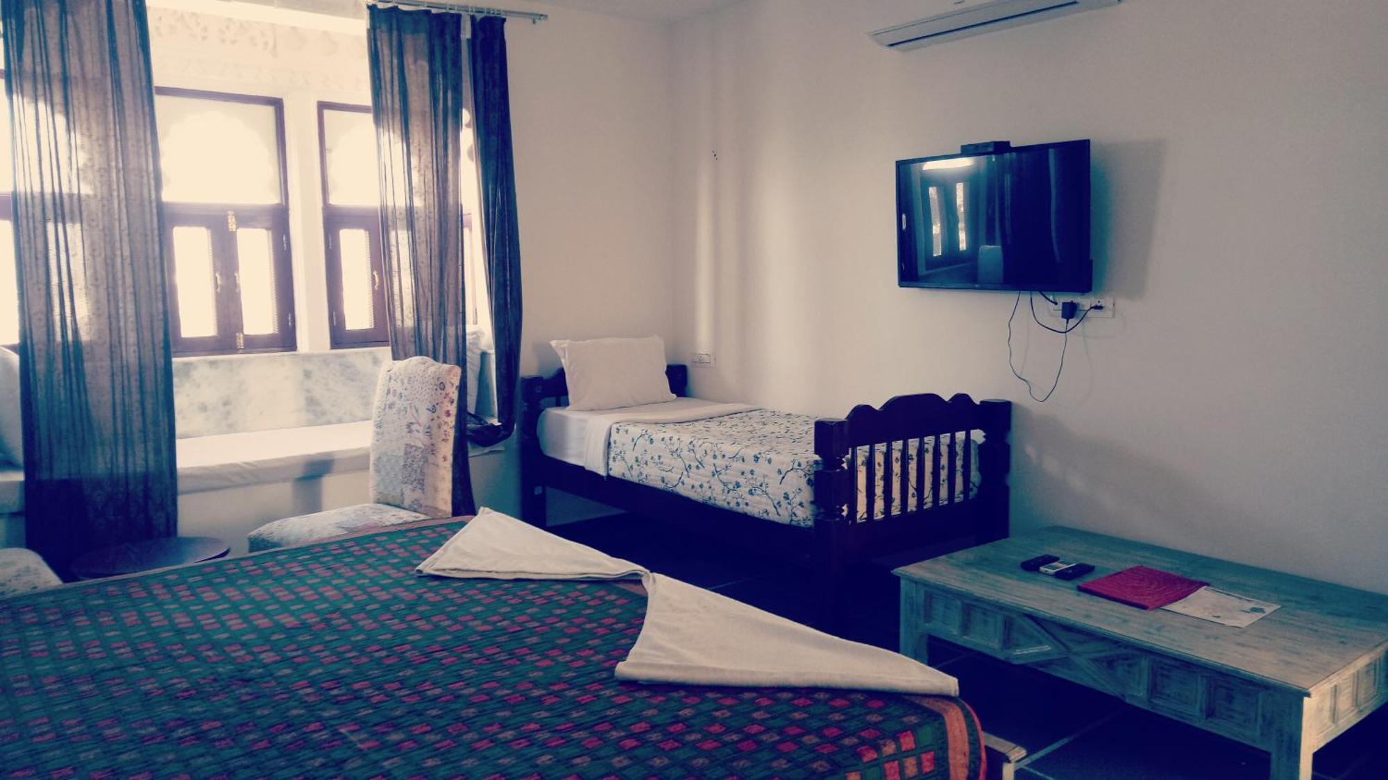 Hotel Mewari Villa Удайпур Экстерьер фото