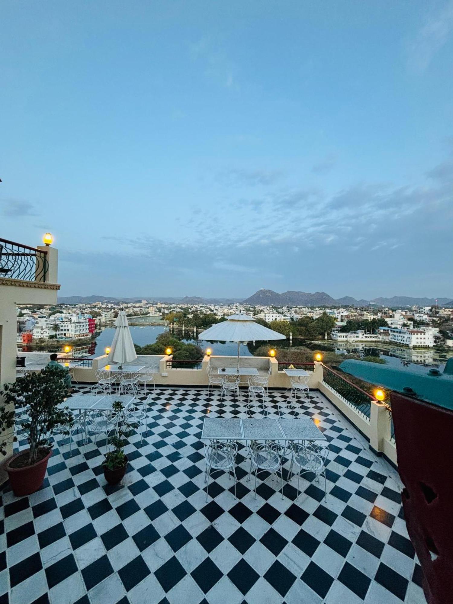 Hotel Mewari Villa Удайпур Экстерьер фото